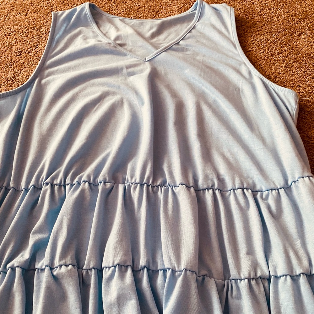 NWOT - Nice Women’s V-Neck Ruffle Tank Top Size XXL
